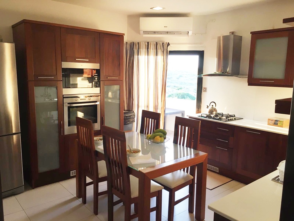 Pembroke-apartment-to-let-sunny-climate-oyster-christies