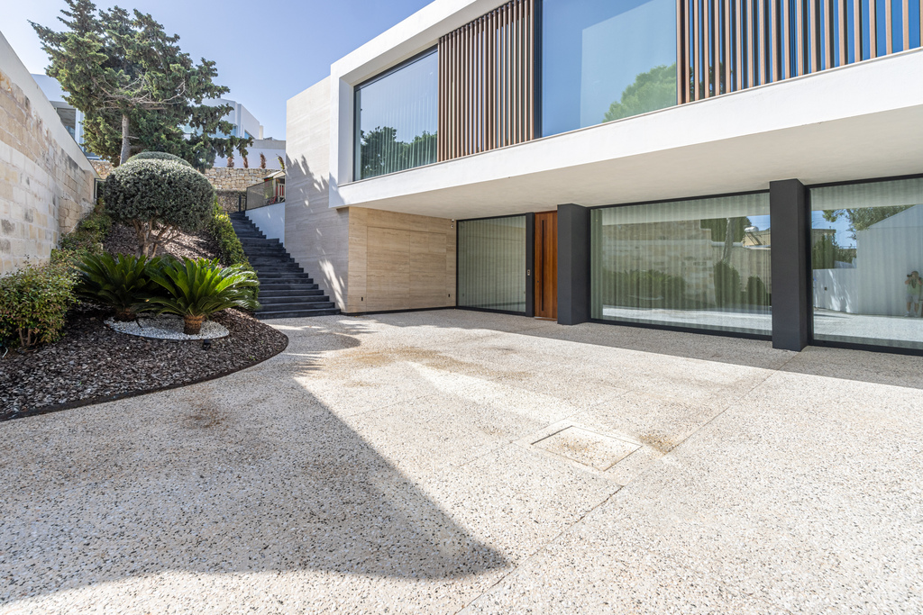 Madliena Contemporary Villa's Image 36