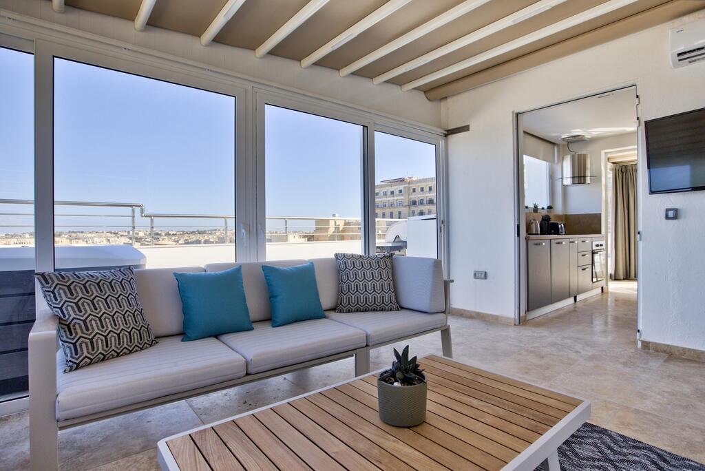 Valletta Furnished Penthouse's Image 3