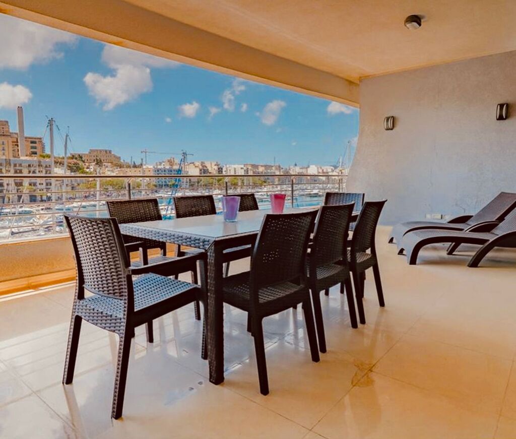 Ta' Xbiex Luxury Seafront Apartment's Image 13