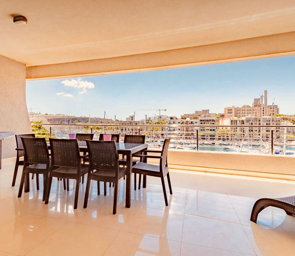 Ta' Xbiex Luxury Seafront Apartment's Image 12