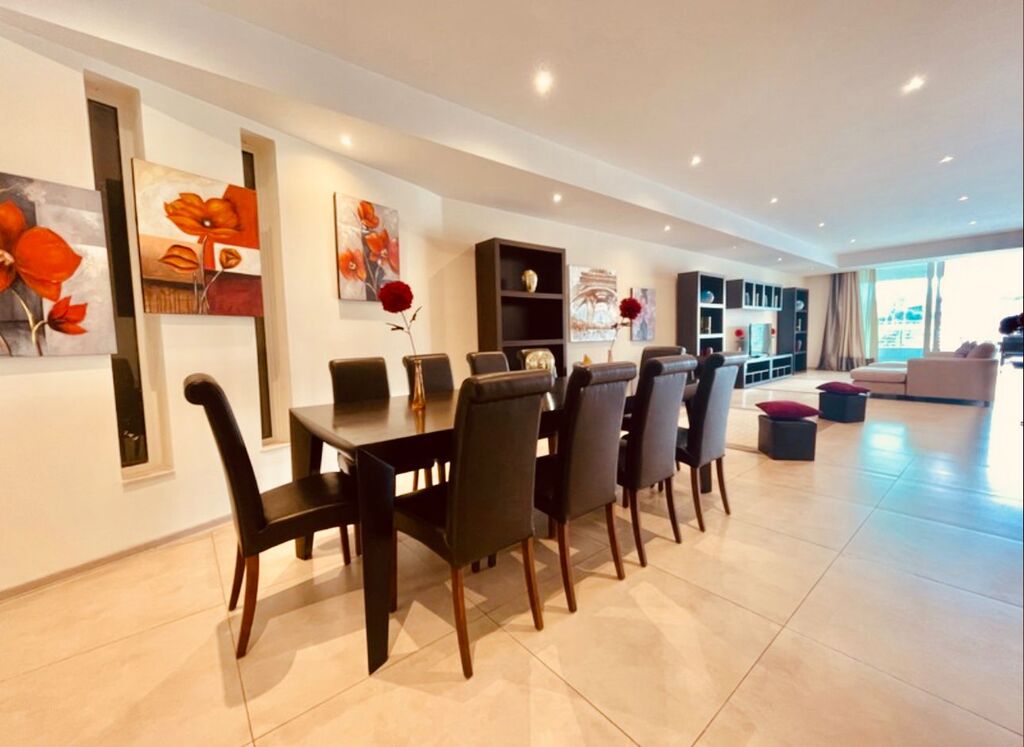 Ta' Xbiex Luxury Seafront Apartment's Image 3