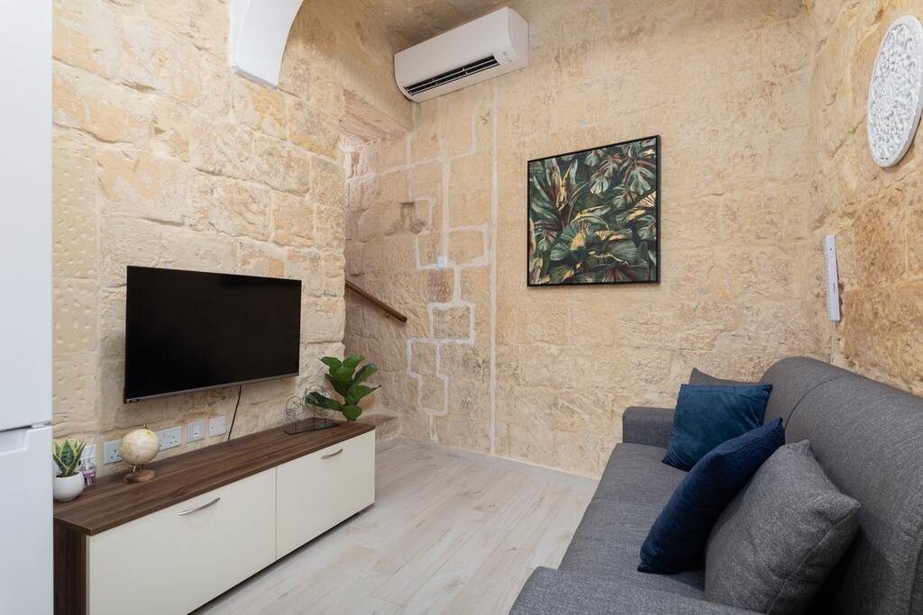 Qormi-townhouse-to-let-1-oyster-christies