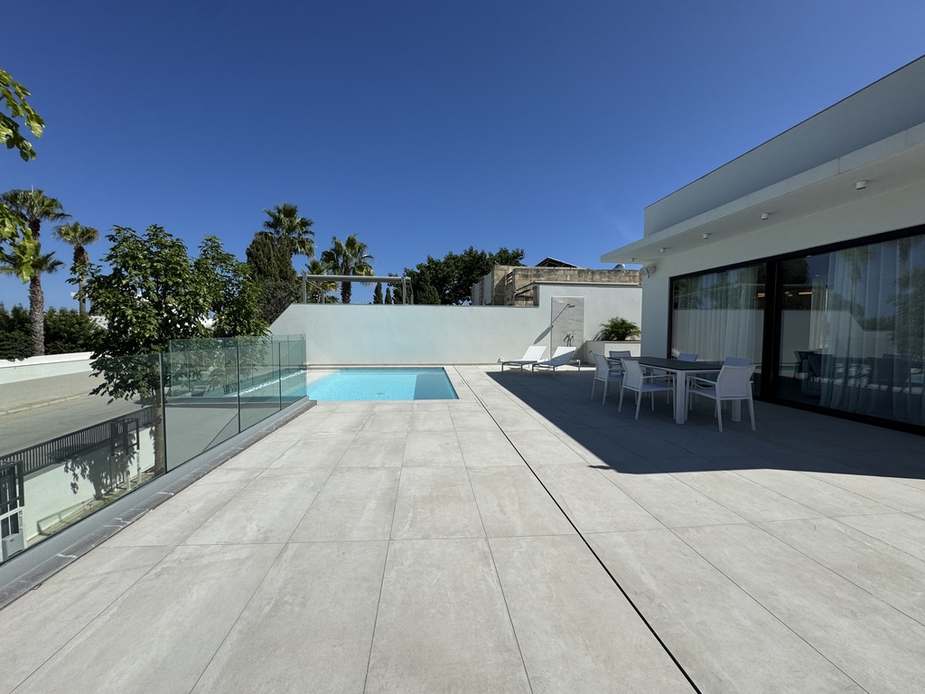 Birguma-villa-to-let-deck-area-oyster-christies