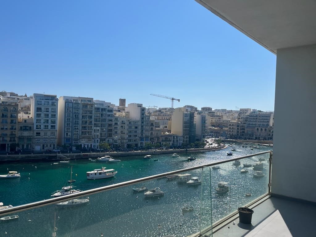 St.Julians-apartment-to-let-seafront-oyster-christies