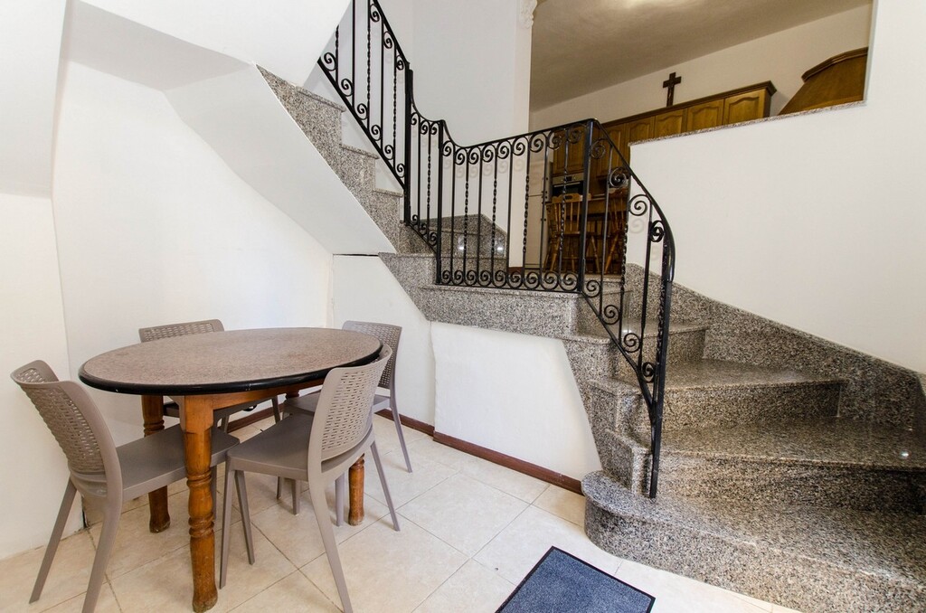 Cospicua-townhouse-to-let-great-climate-christie's-malta