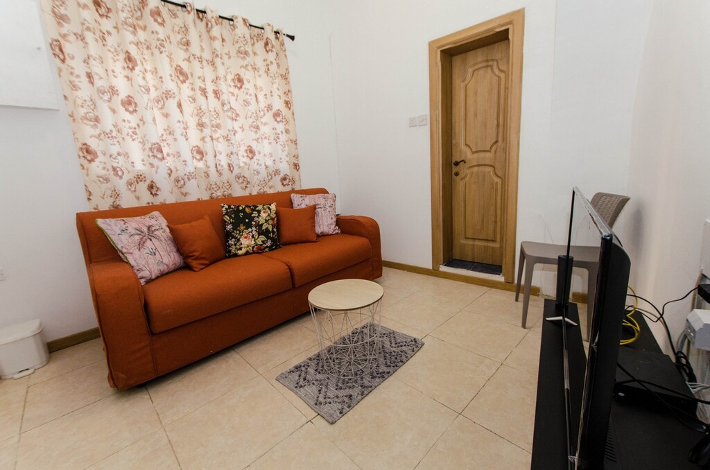 Cospicua-townhouse-to-let-sunny-weather-christie's-malta