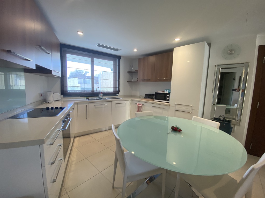 Portomaso-apartment-to-let-sunny-climate-christie's-malta