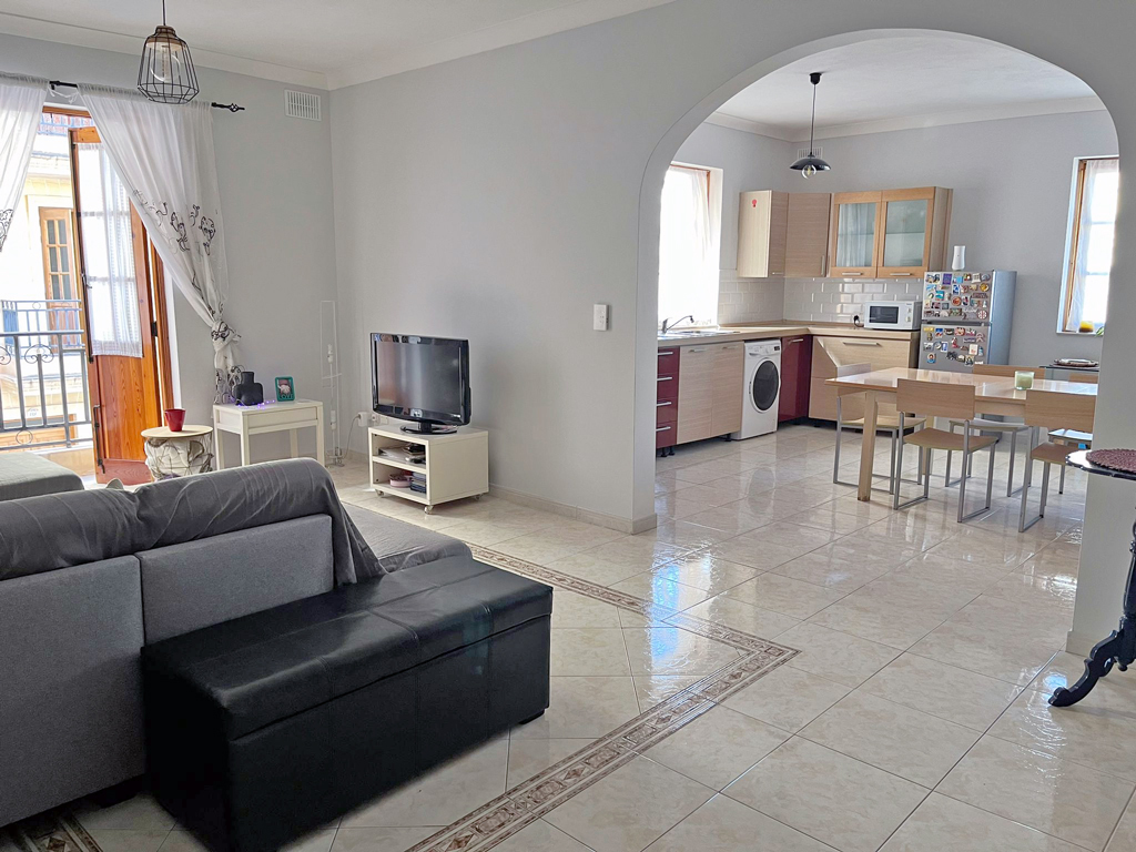 Sliema-apartment-to-let-family-friendly-christie's-malta