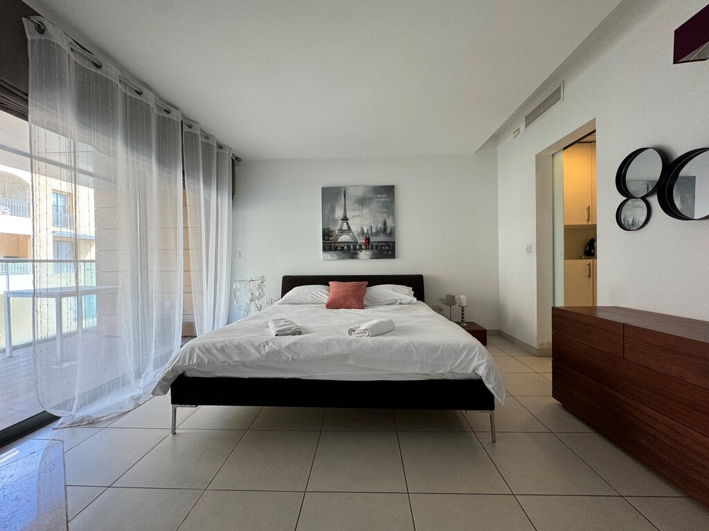 St.Julians-apartment-to-let-maltese-weather-christie's-malta