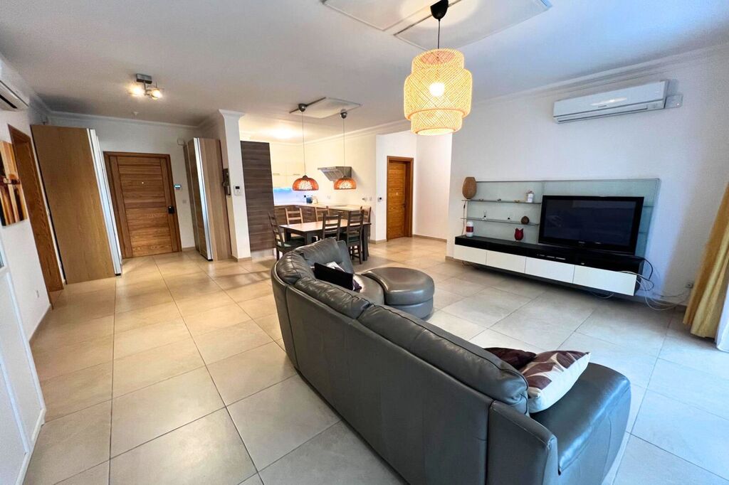 Sliema-apartment-to-let-19-christie's-malta