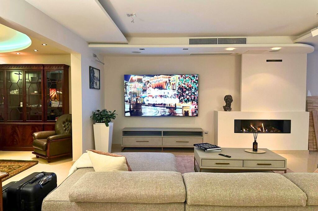 Ibragg-Luxurious-Penthouse-To-Let-Christies
