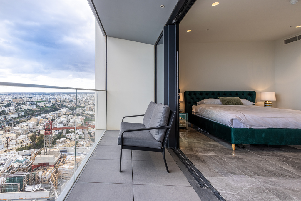 Mercury Towers Lifestyle Apartment's Image 8
