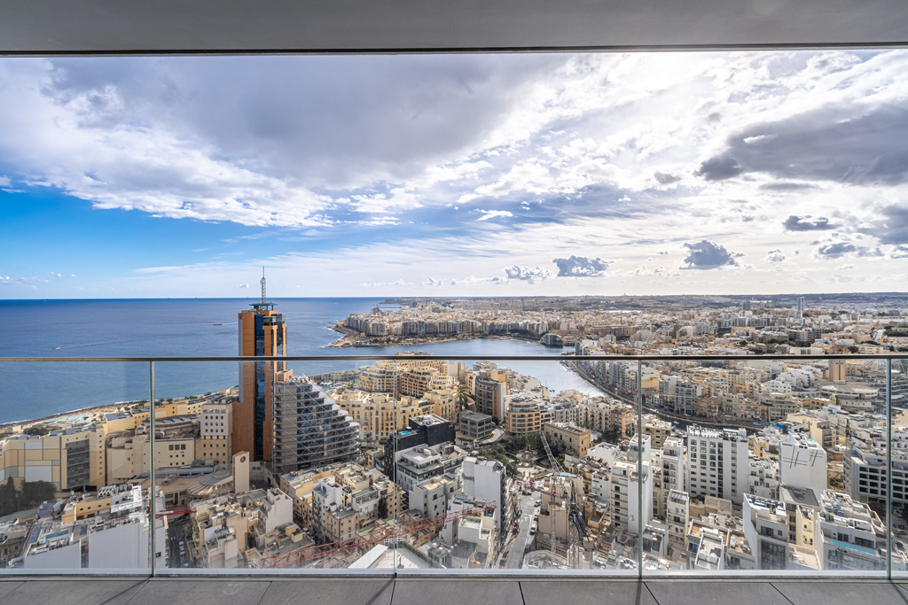 Mercury Towers Lifestyle Apartment's Image 10