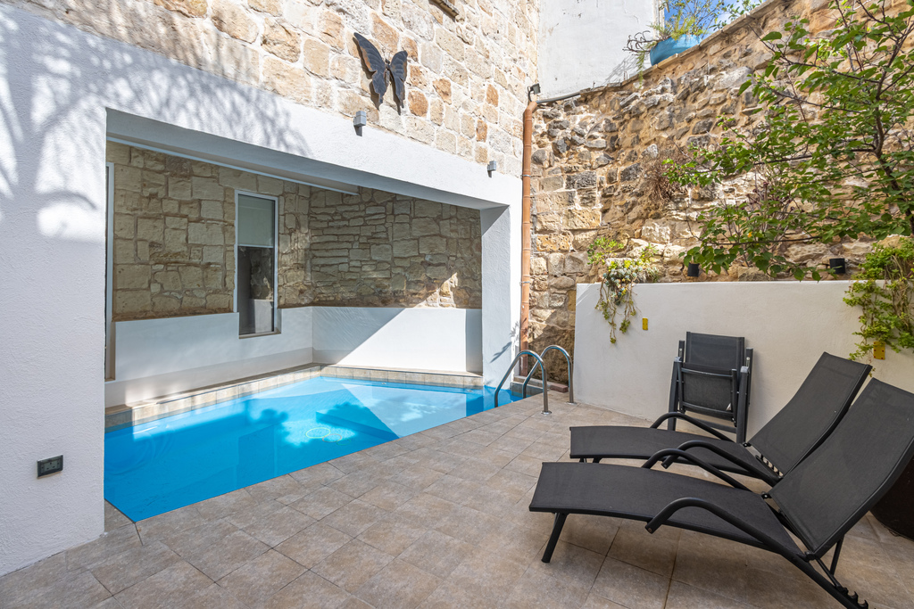 Naxxar-expat-friendly-christies-malta