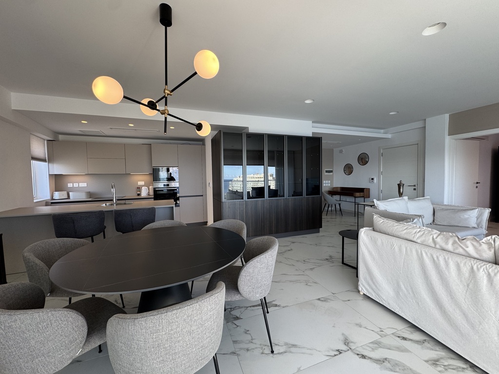 St Julians Seafront Apartment's Image 7
