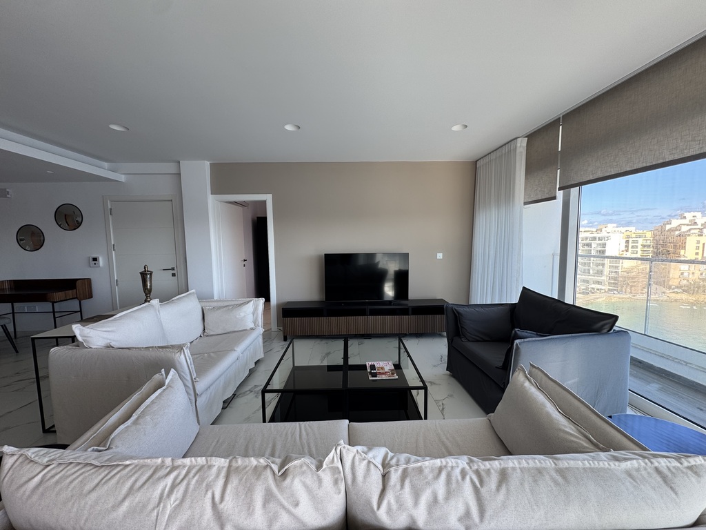 St Julians Seafront Apartment's Image 4