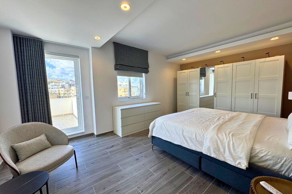 St Julians Seafront Penthouse's Image 10