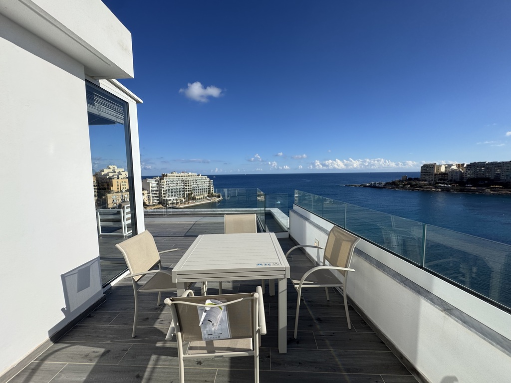 St.Julians-penthouse-to-let-seaviews-christies-malta