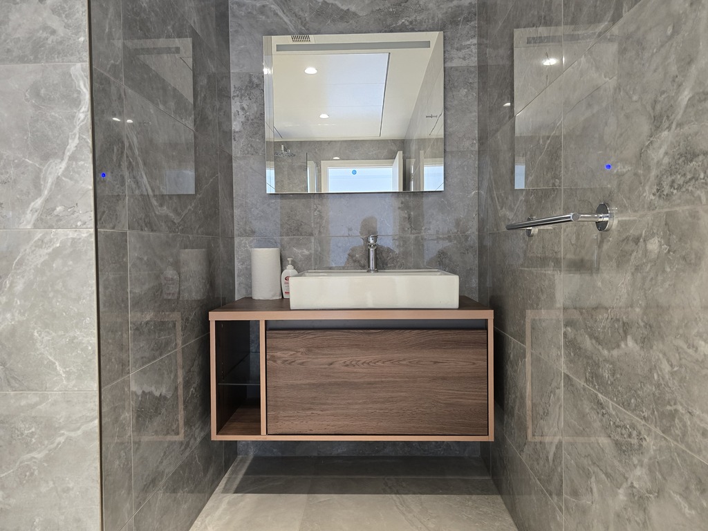 Mercury Towers Lifestyle Apartment's Image 7