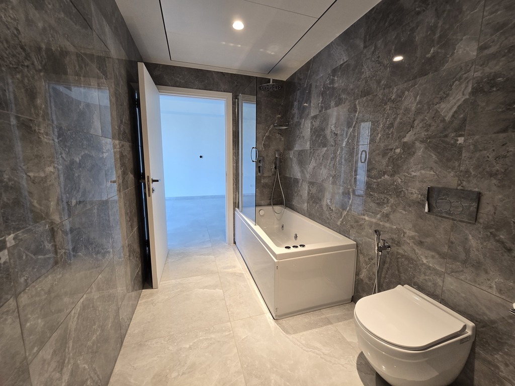 Mercury Towers Lifestyle Apartment's Image 6