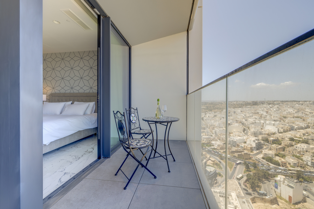 Mercury Towers Apartment's Image 6