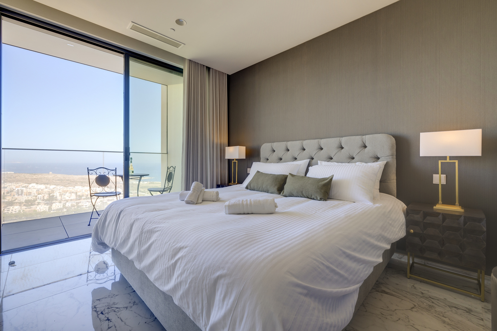 Mercury Towers Apartment's Image 4