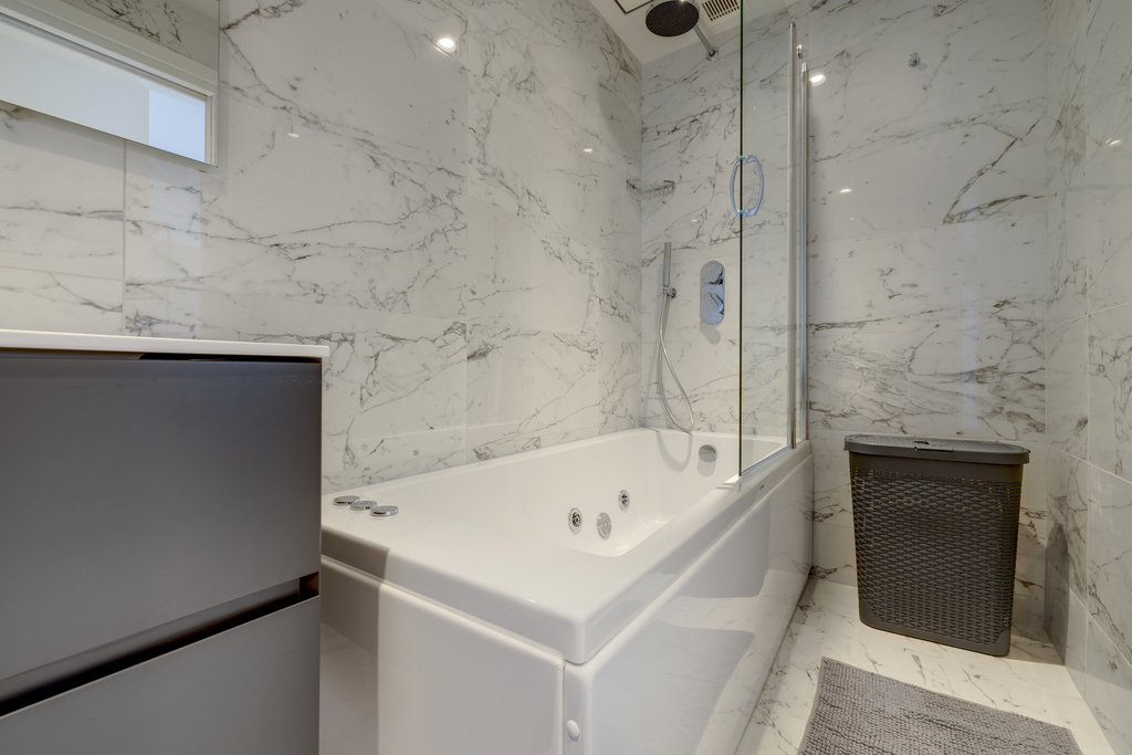 Mercury Towers Apartment's Image 7