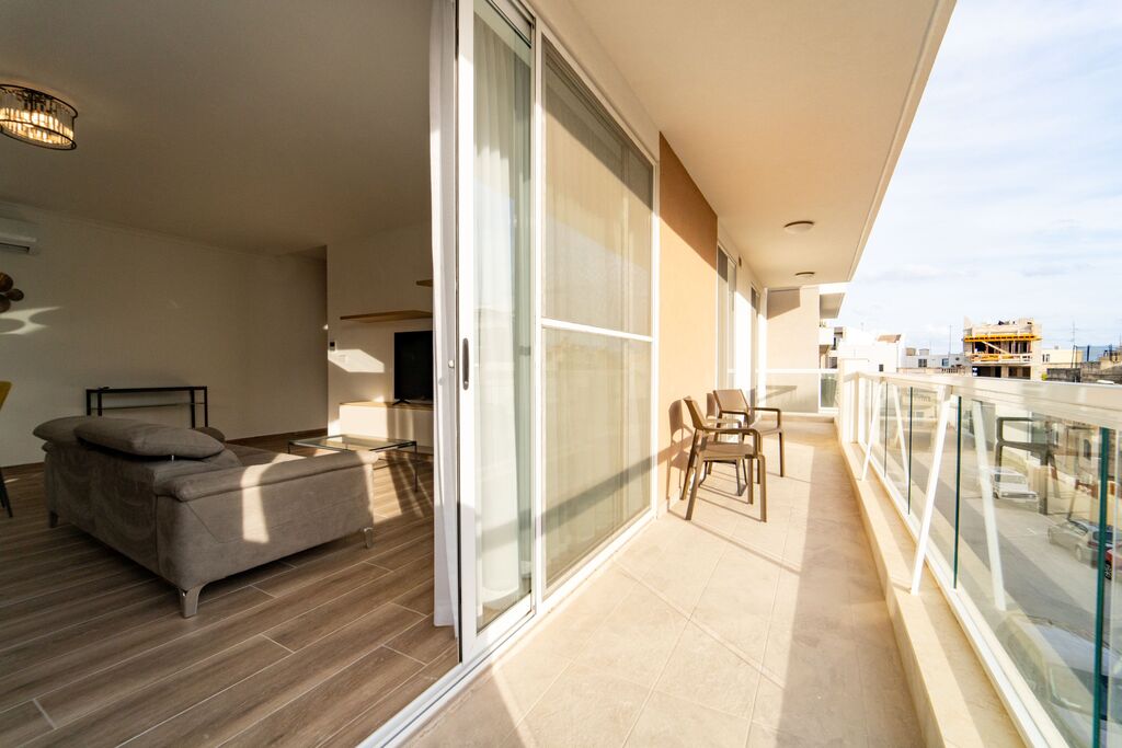 Swieqi-rent-2-bedroom-apartment-christies-malta