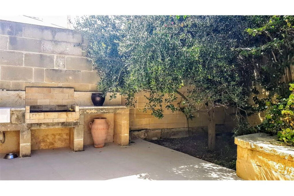 San Lawrenz (Gozo) Furnished Farmhouse's Image 6