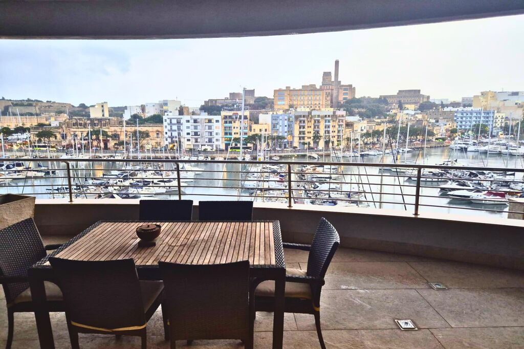 Ta' Xbiex Furnished Apartment's Image 4
