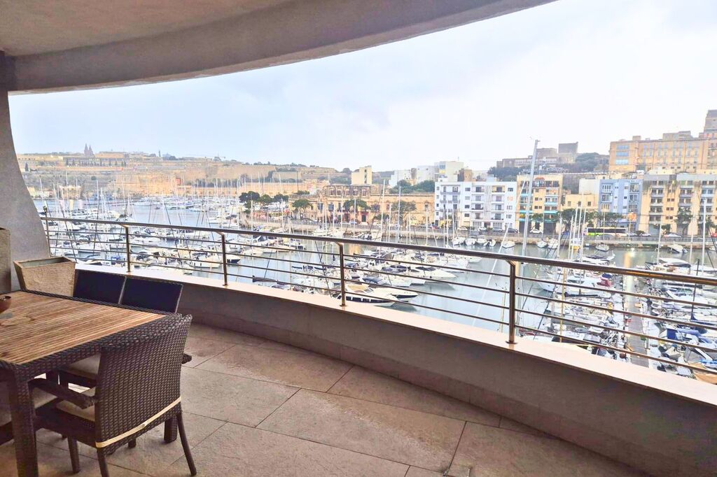 Ta' Xbiex Furnished Apartment's Image 5
