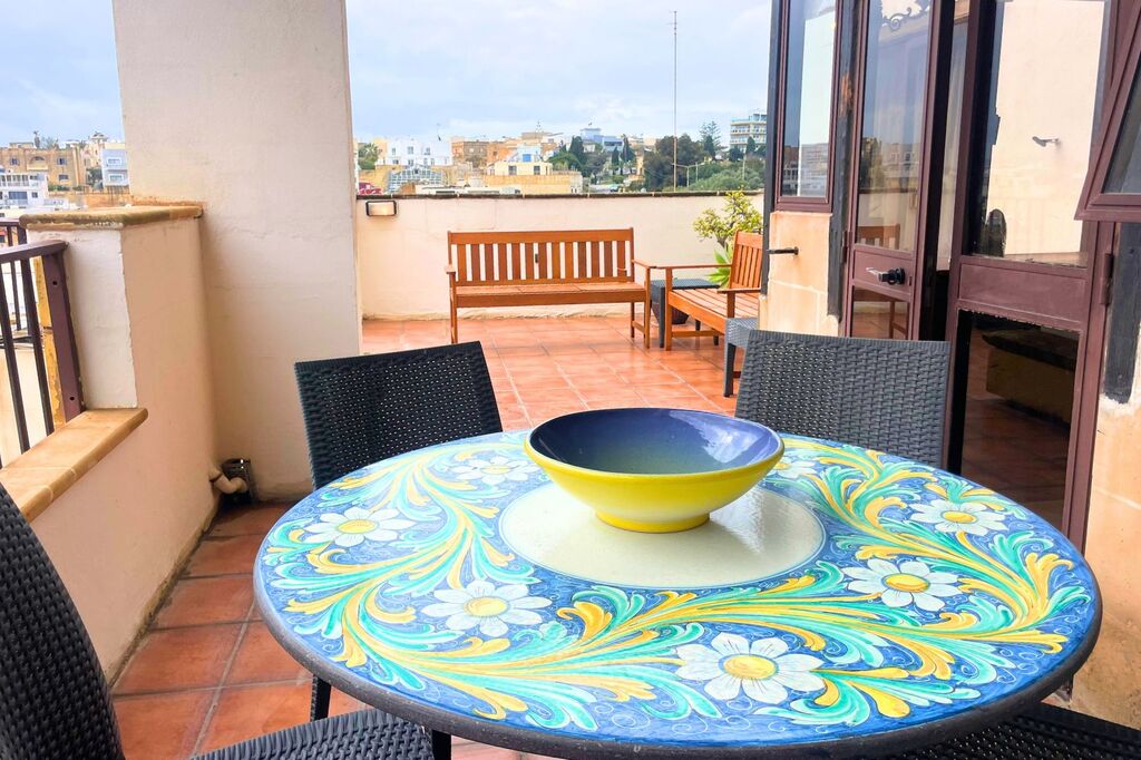 Gzira Furnished Apartment's Image 4