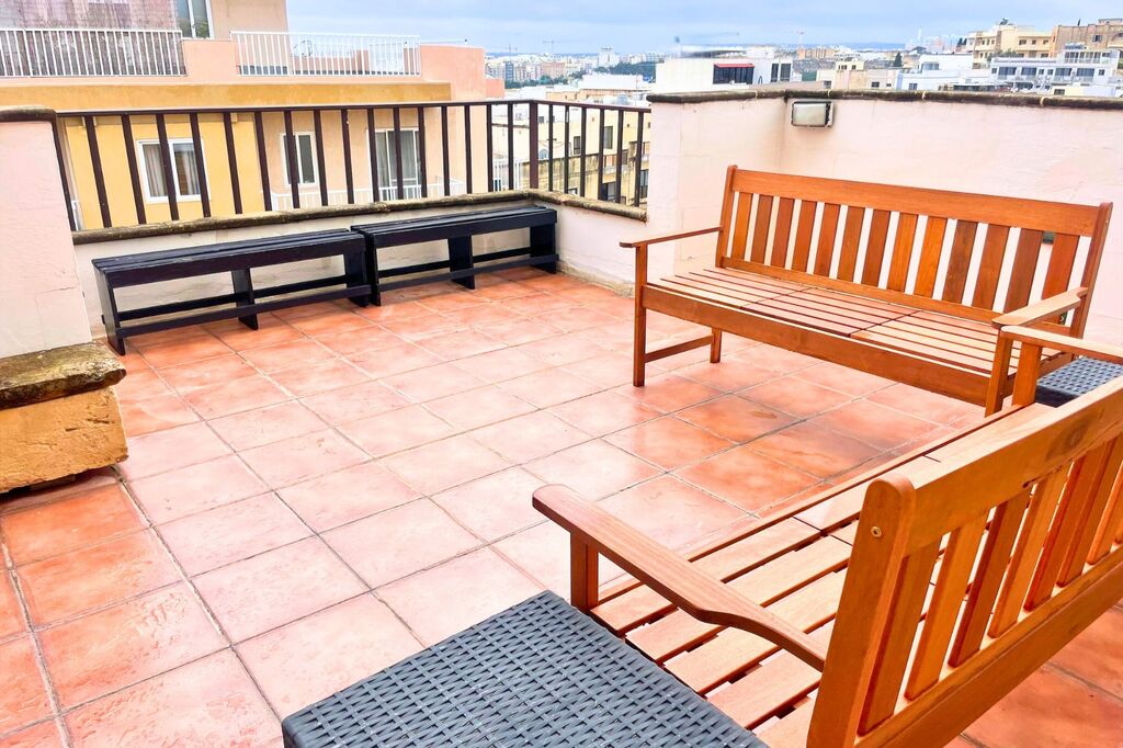 Gzira Furnished Apartment's Image 6