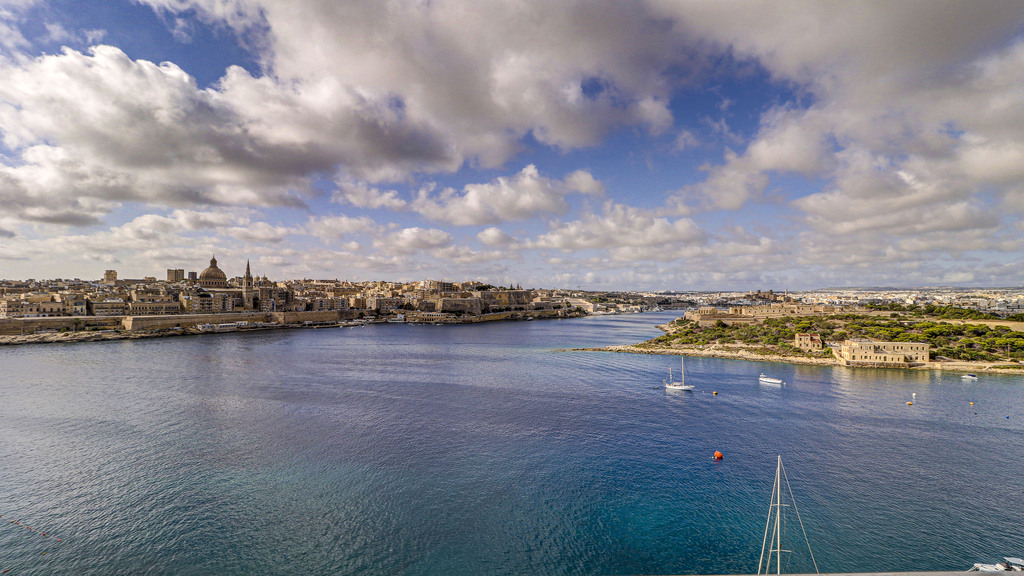 Sliema Luxury Furnished Apartment's Image 14