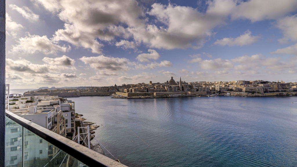 Sliema Luxury Seafront Apartment's Image 12