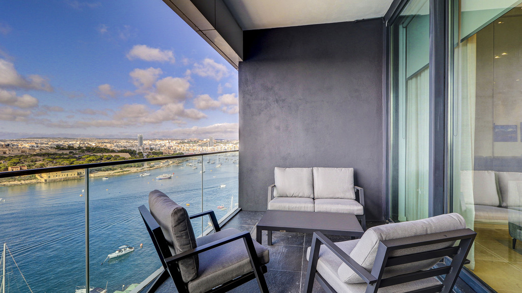 Sliema Luxury Seafront Apartment's Image 14