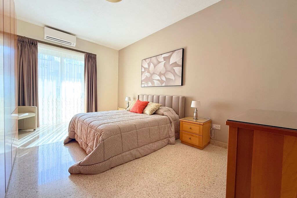 Sliema Seafront Apartment's Image 9