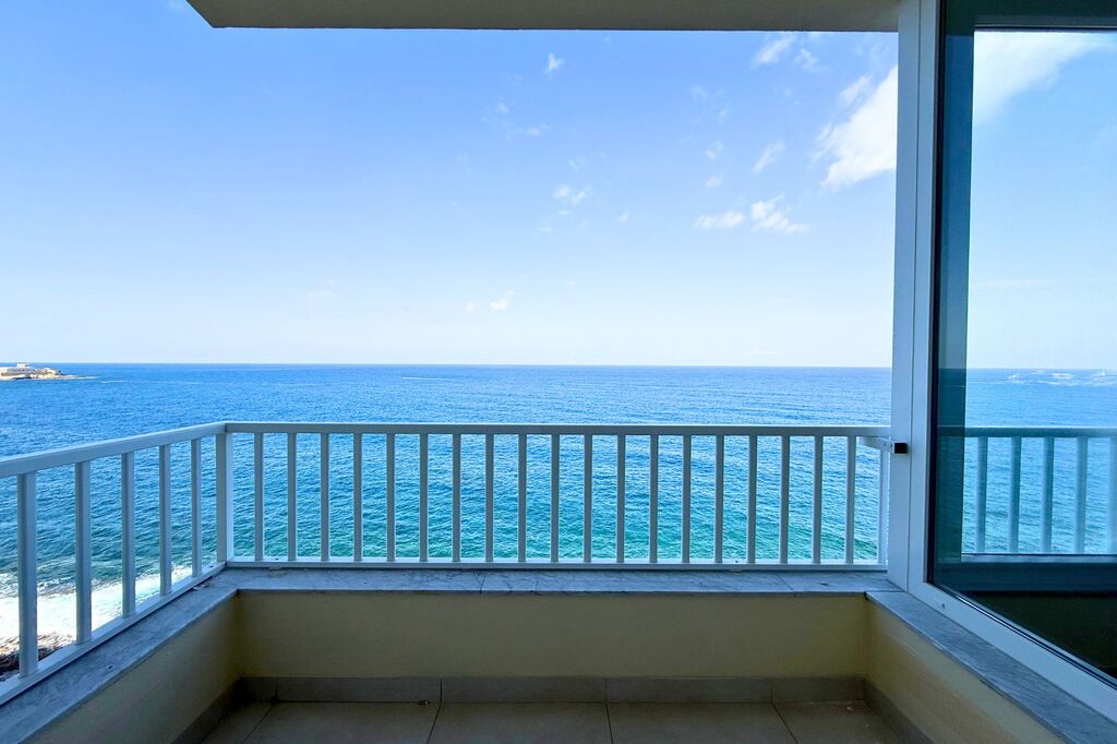 Sliema Seafront Apartment's Image 15