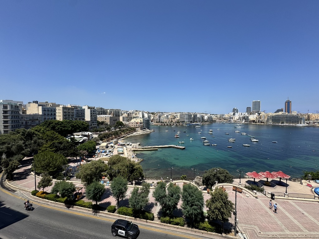 Bright-modern-seafront-apartment-for-rent-Christies-Malta