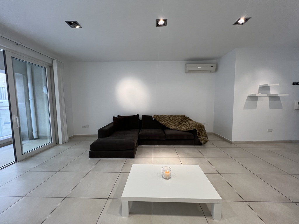 sliema-apartment-to-let-2-christies-malta
