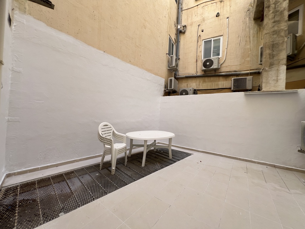 Sliema Furnished Apartment's Image 9