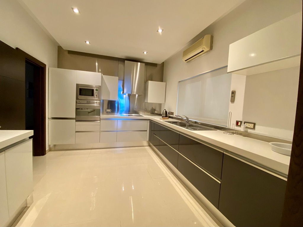 Sliema Seafront Apartment's Image 9