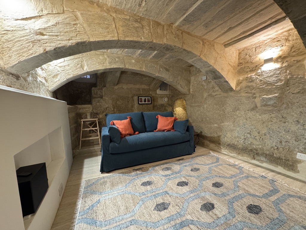 Malta-townhouse-to-let-christies-malta