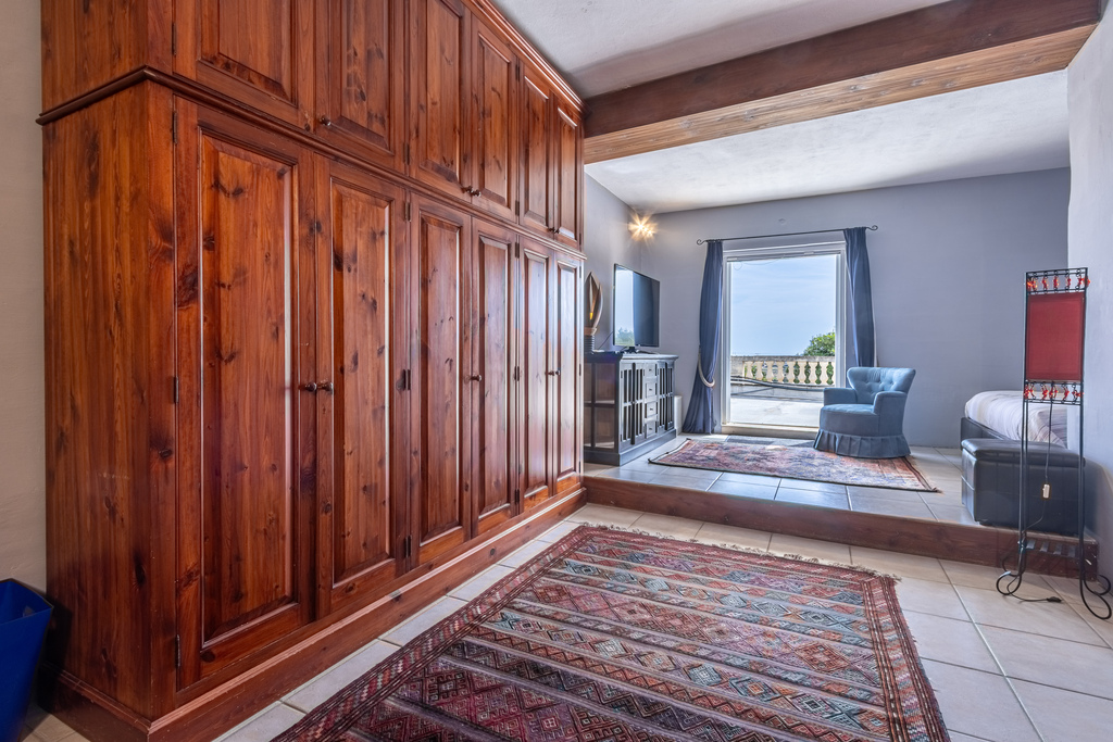 Country Residence with stables's Image 20