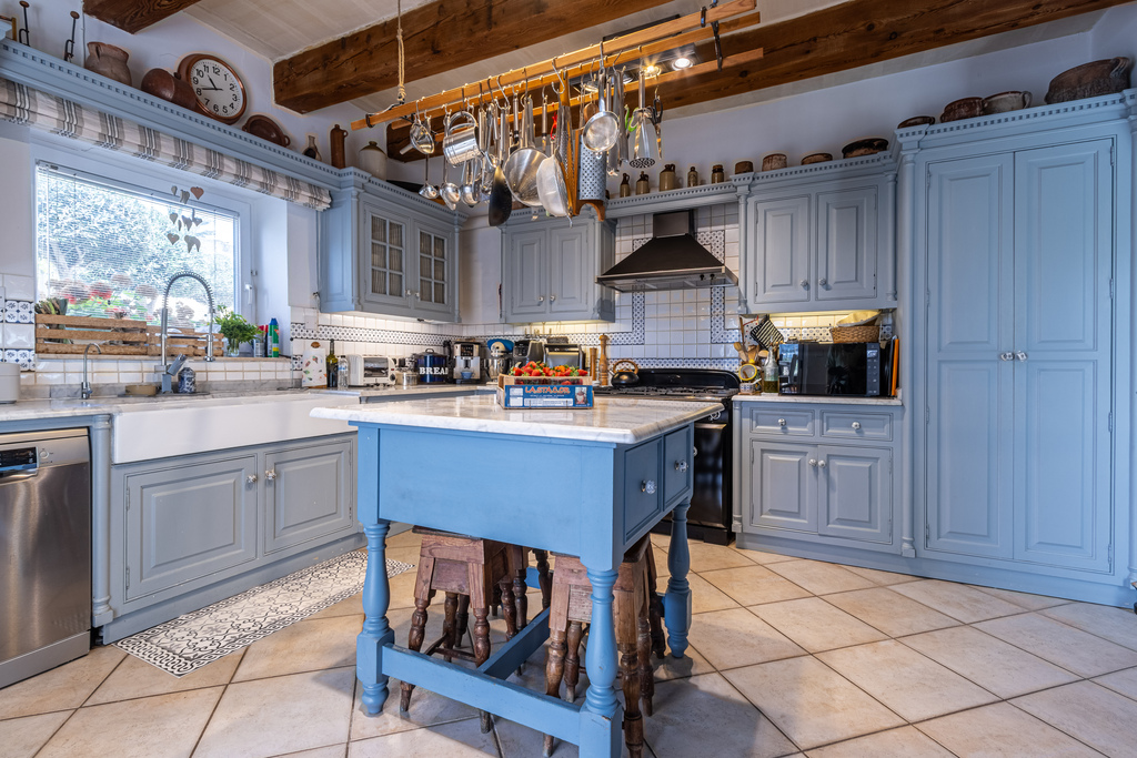 Country Estate's Image 7