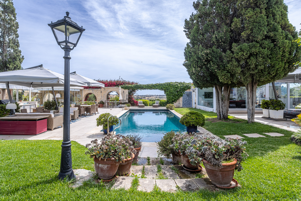 Country Estate's Image 9