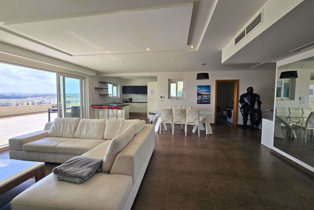 Sliema-property-with-pool-christies-malta
