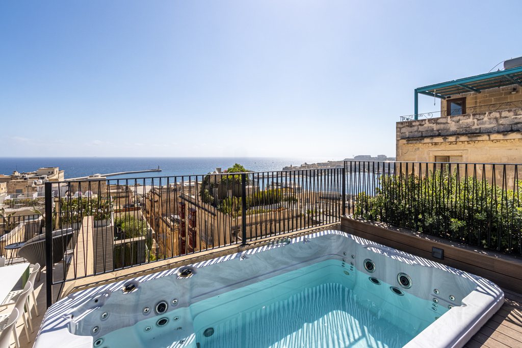 Valletta Furnished Duplex Penthouse's Image 3