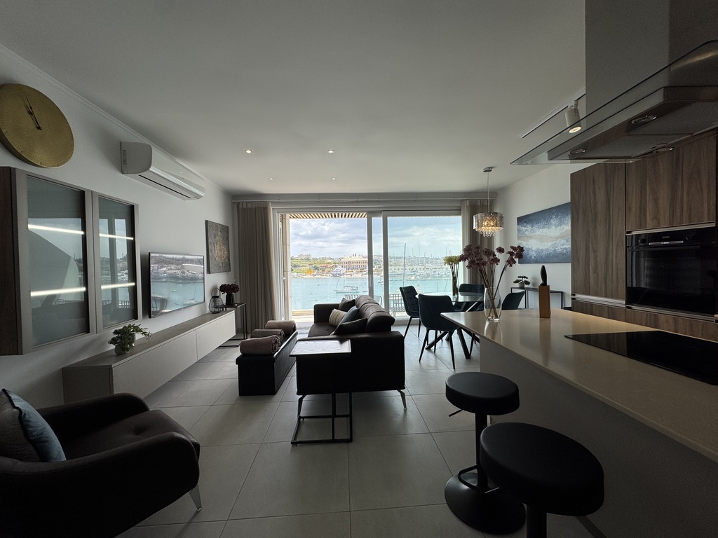Sliema Seafront Apartment's Image 3